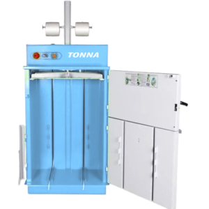 Presse à carton TONNA E80 PLC avec force de pressage de 4 tonnes et porte ouverte